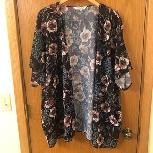 Davi & Dani Floral Kimono